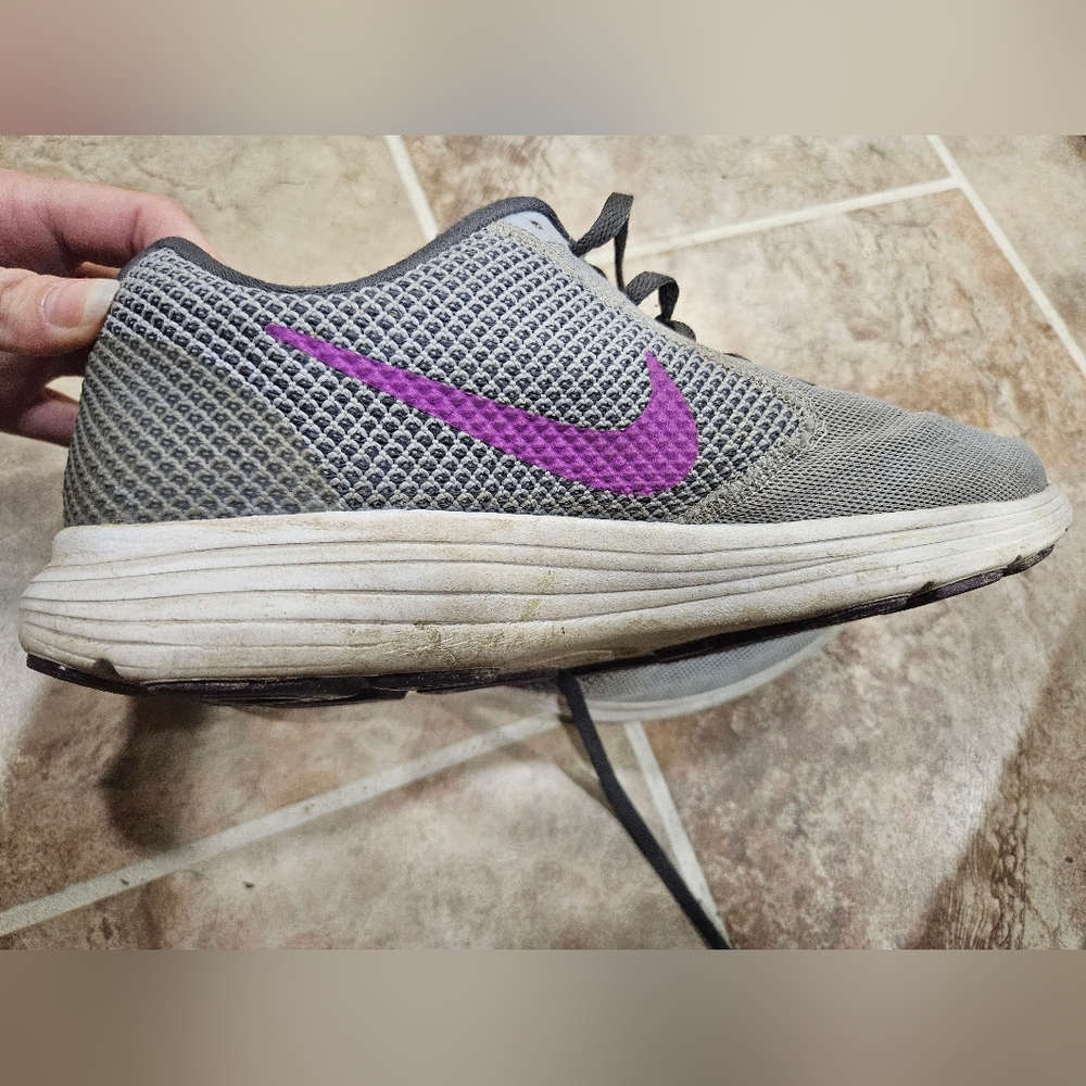 Nike shoes - Picture 7 of 16
